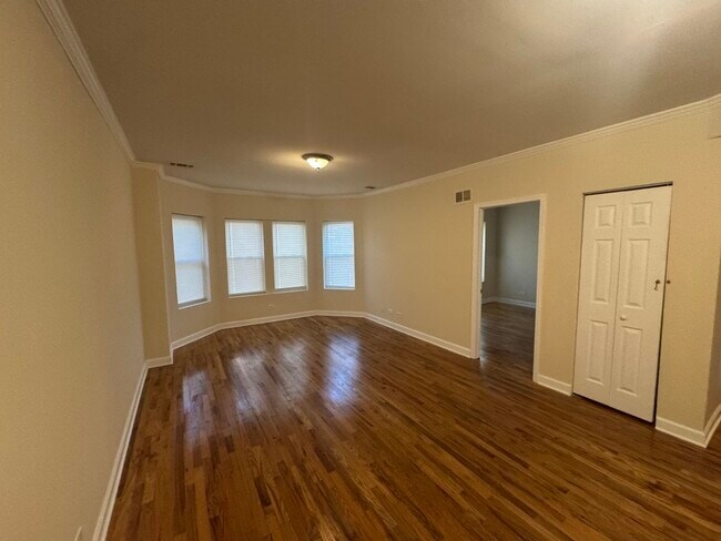 Building Photo - 2257 W Rosemont Ave Unit 1 Rental