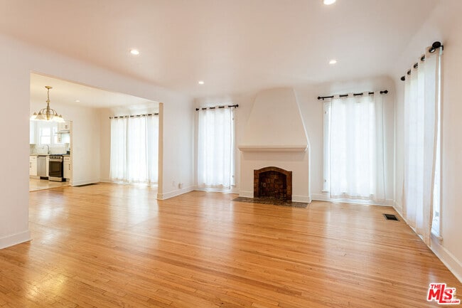 Building Photo - 840 S Curson Ave Rental