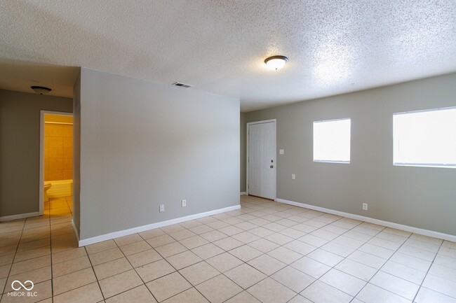 Photo - 6213 Commodore Dr