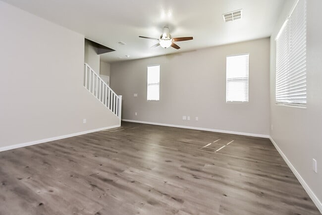 Photo - 10509 W Gilmore Ave