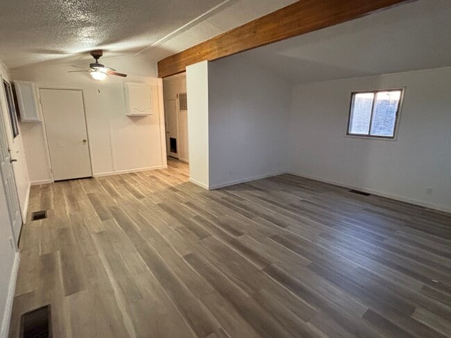 Photo - 425 8th Ave W