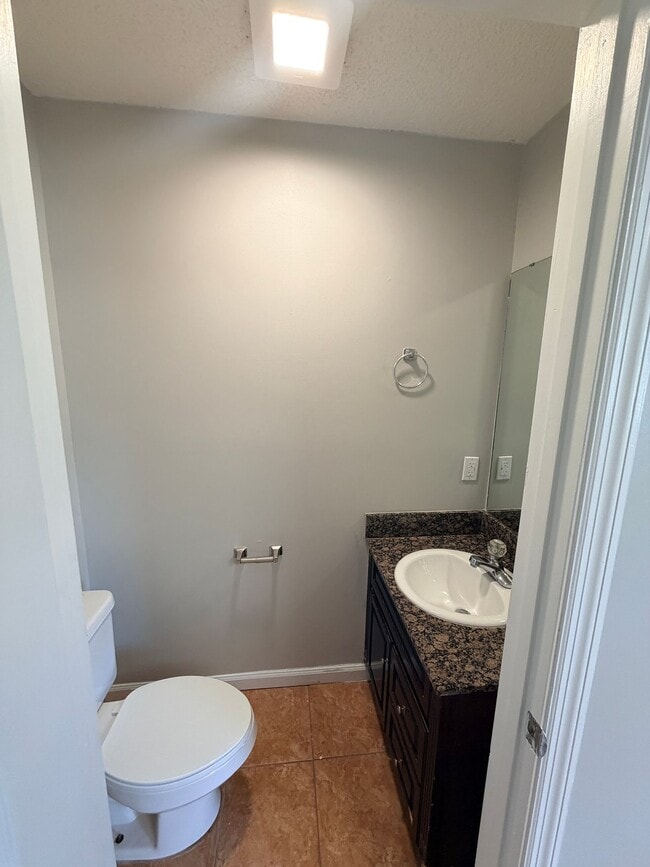 Photo - 2 bed/ 2.5 bathroom townhome in Remerton, GA Unit 372 - D2