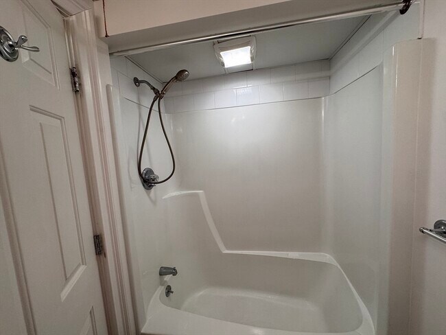 Photo - 1691 Cambridge St Unidad 22