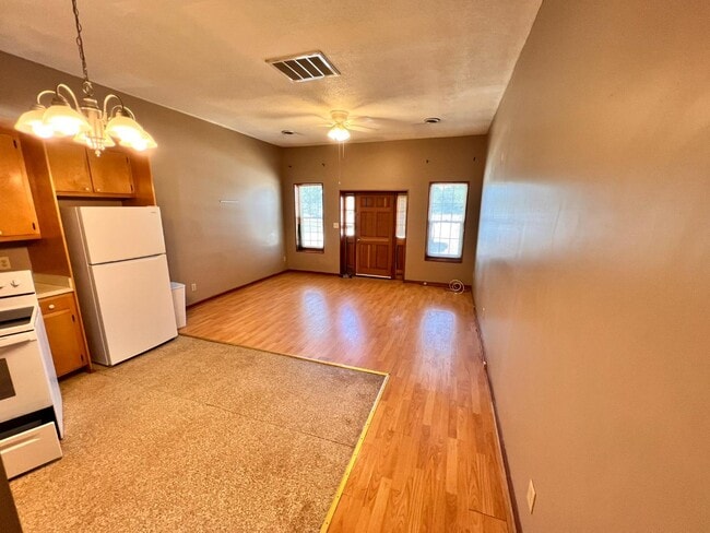 Photo - 4921 Fairground Rd