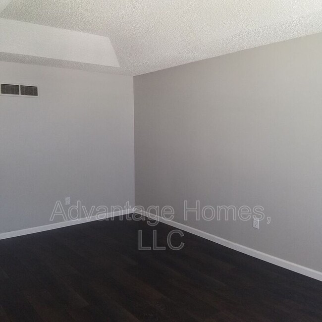 Photo - 11418 E 71 St