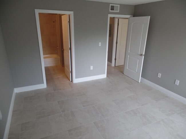 Photo - 2647 NW 33rd St