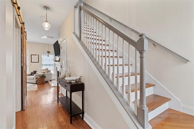 Photo - 1168 Stephens St