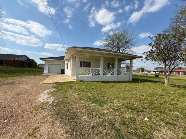 Building Photo - Renovated 5 Bedroom 2 Bath Home for Rent!