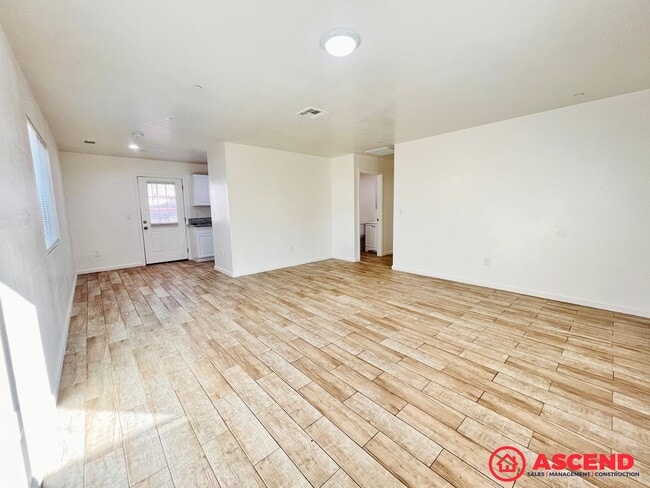 112 Lincoln Ave Unit 2