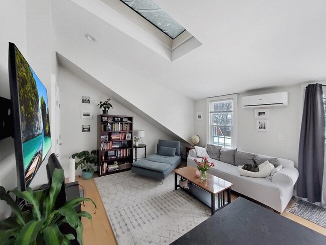 Photo - 158 High St Apartment Unit C