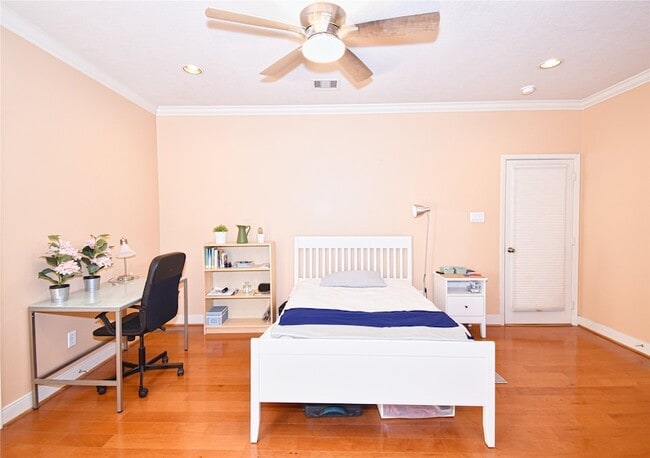 Photo - 2406 Dorrington St