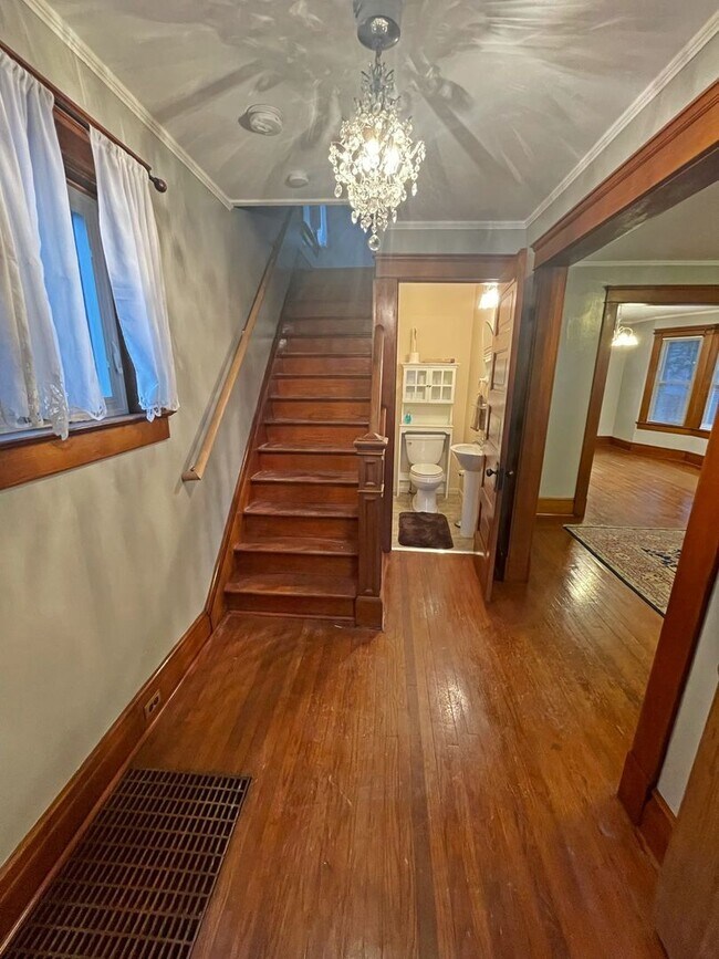 Photo - 712 S Main St