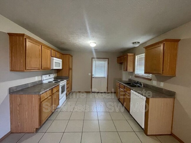 Photo - 1237 N Northwood Ave