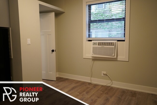 Photo - 515 W Belmont Ave