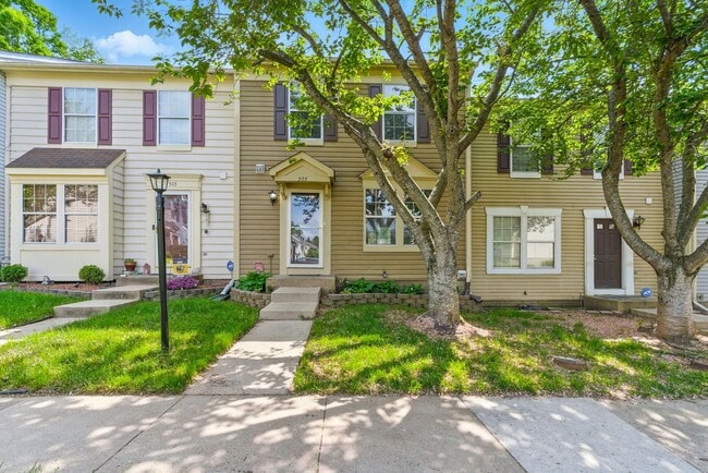 Charming 4-Bedroom Townhouse in Sought-Aft... - Charming 4-Bedroom Townhouse in Sought-Aft...