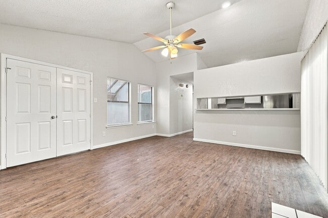 3BR/2.0BA Single Family - Dallas