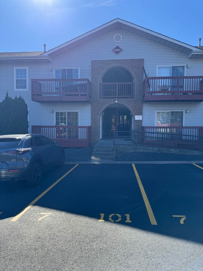 Building Photo - 1487 Northwood Dr Unit #101