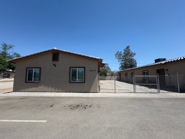 Photo - 4013 E 22nd St Unidad 4013 E 22nd St  2
