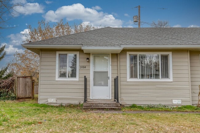 Building Photo - 3504-3506 Yeoman Ave Unit 3504