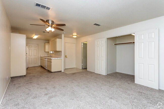2BR, 2.5BA - 1,300SF - Dining Area
