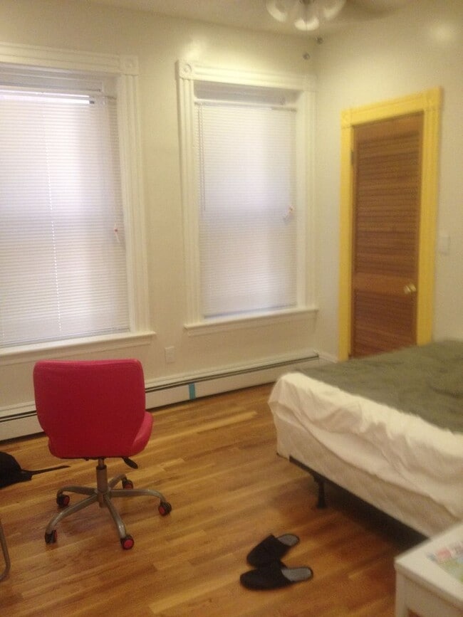 Photo - Fort Hill 5 Bed – 1,100 Sq Ft – W/D in Unit – High Ceilings – 9/1