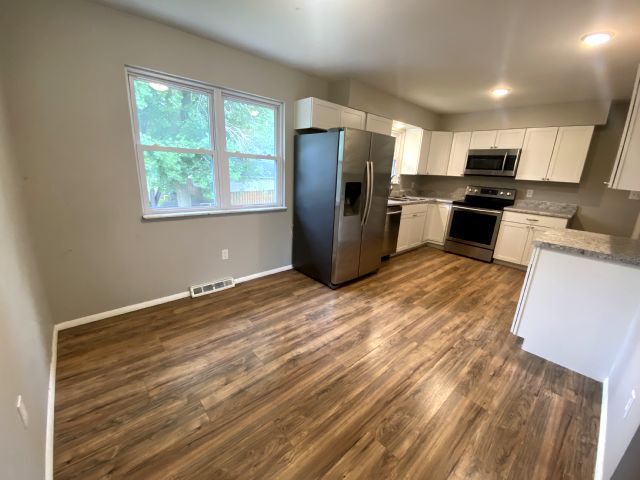 Photo - 822 Harvard Dr