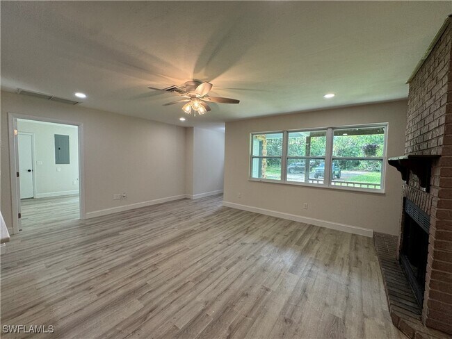 Photo - 221 18th Ave NW