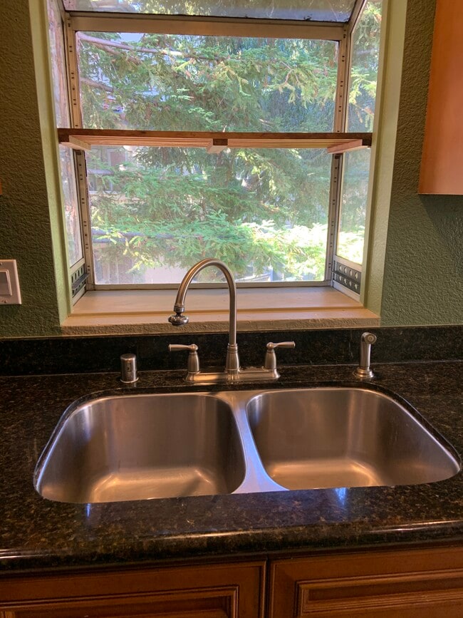 Photo - 1402 Forest Run