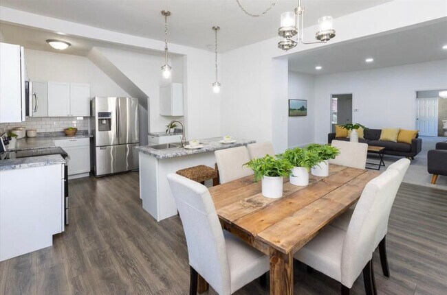 Photo - 1607 Logan St