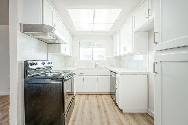 Photo - 3221 E Normal Ave