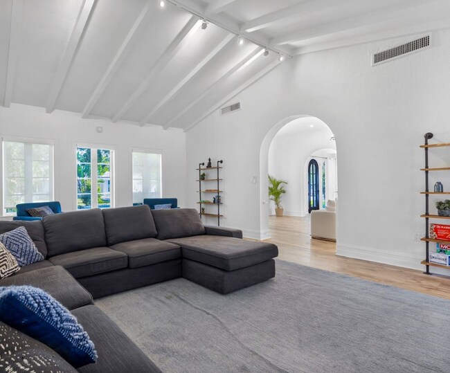 Photo - 113 NE 101st St