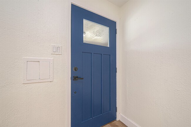 Photo - 4726 Pease St