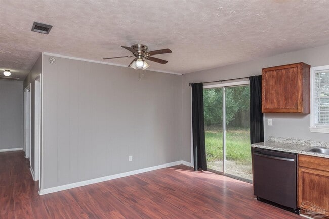Photo - 525 Quigley Rd