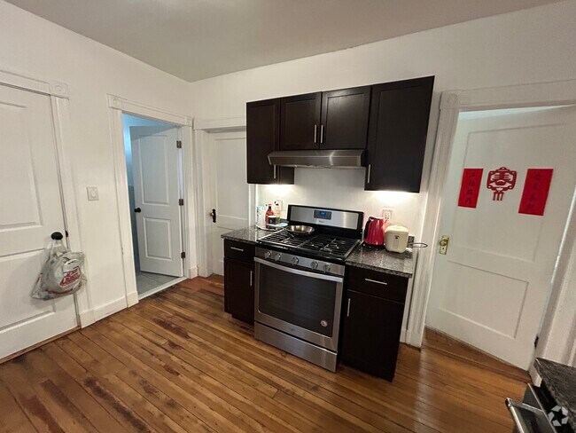 Building Photo - 11 Harold St Unit 1 Rental