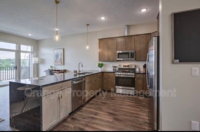 Photo - 630 N 46th St