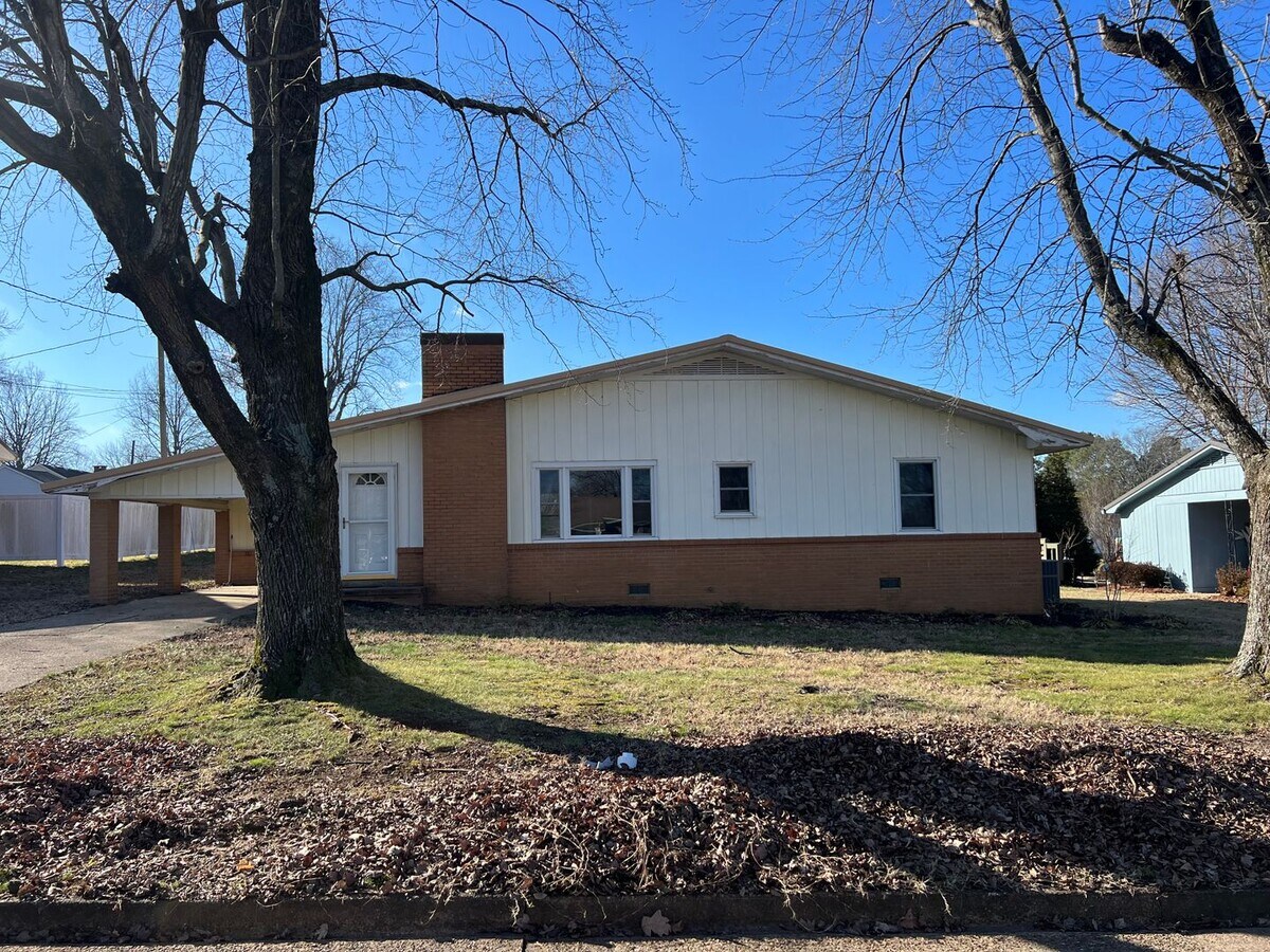 Quaint 3 Bedroom 1 Bath Home in Martin, TN Rental House Rental in