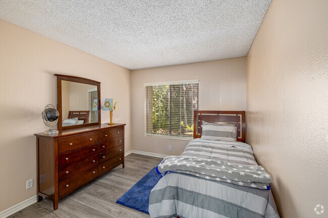 2BR, 2BA - 960SF - Bedroom