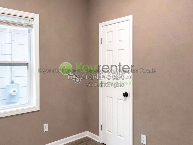 Photo - 4909 Killam Ave