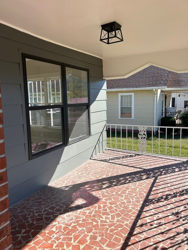 Photo - 105 Cross St