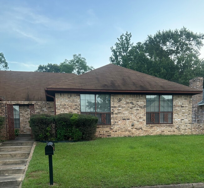 Photo - 310 Brookwood Dr Apartment