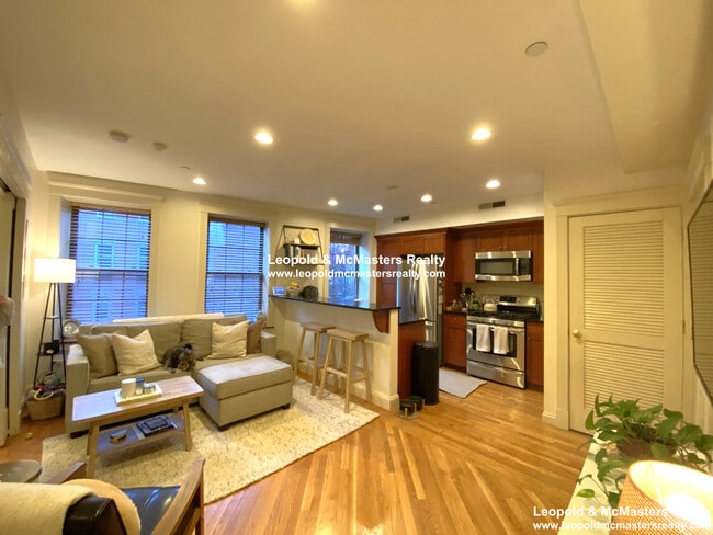 Photo - 469 Hanover St Unit 3