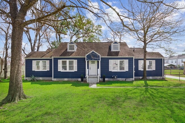 Building Photo - 801 Woodcrest Dr