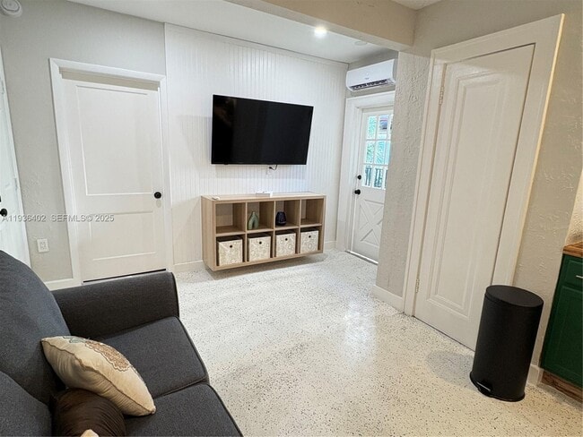 Photo - 1901 SW 9th St Unit 3