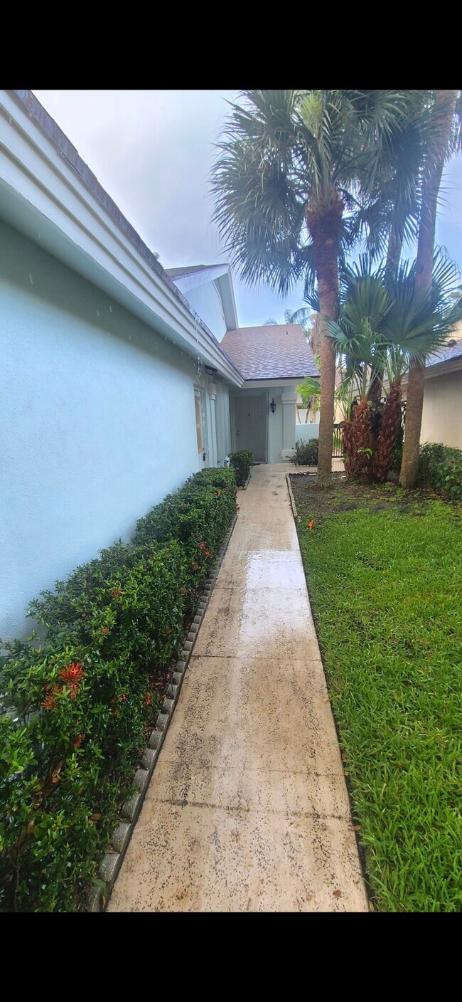 Photo - 315 Leeward Dr