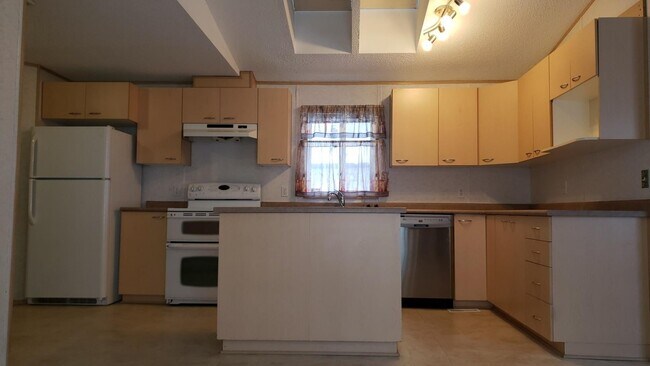 Photo - 0 Bed 0 Bath Unit in Fort Mcmurray, AB Unité 184