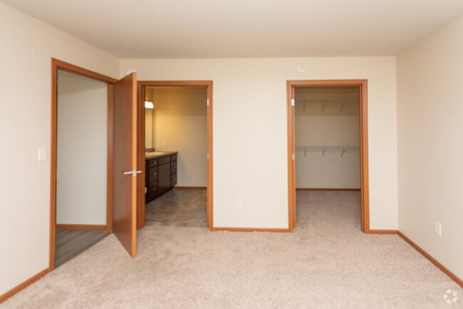 2BR, 2BA - 1,215SF