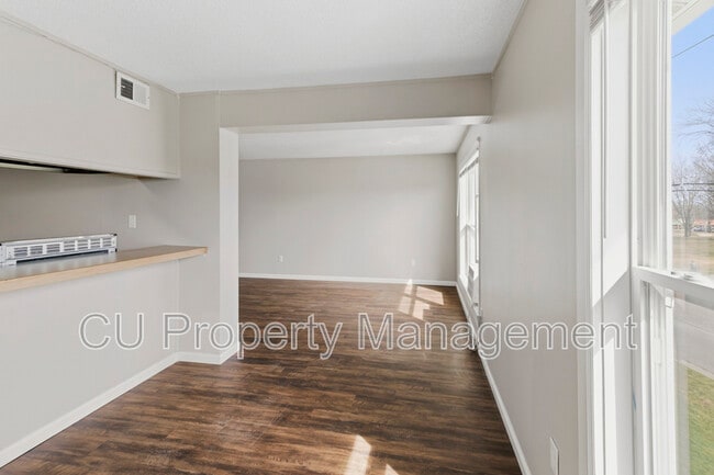 Photo - 1605 N Willow Rd Unit 315