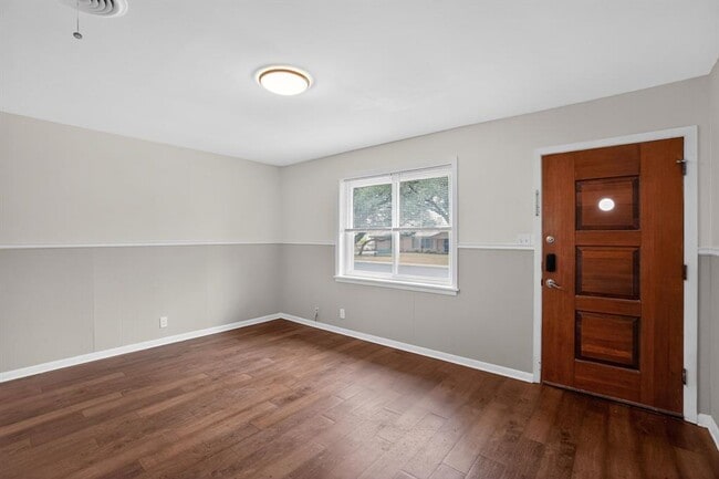 Photo - 105 Shannon Ln