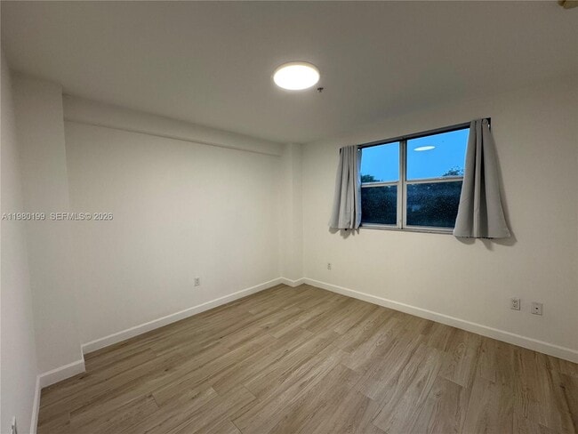 Building Photo - 529 NE 62nd St Unit 304