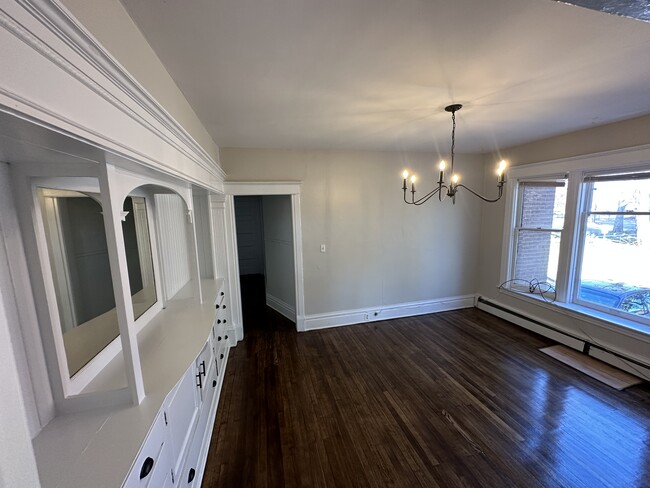 Photo - 447 W Walnut